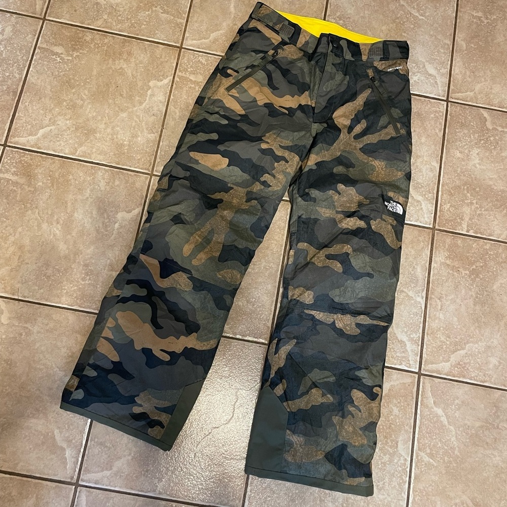 North face insulated dryvent boy’s size 14/16 camouflage​